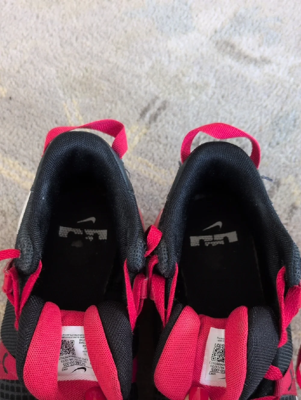 Nike LeBron Witness Kids Black and Red Basketball Shoes